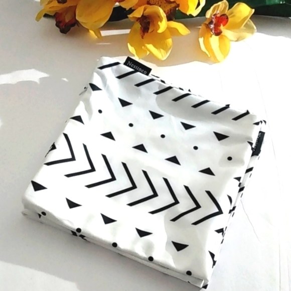 BLACK & WHITE DECORATIVE AZTEC ACCENT PILLOW COVERS 2-PC SET  SIZE 20 x 20 NWT - Picture 4 of 7